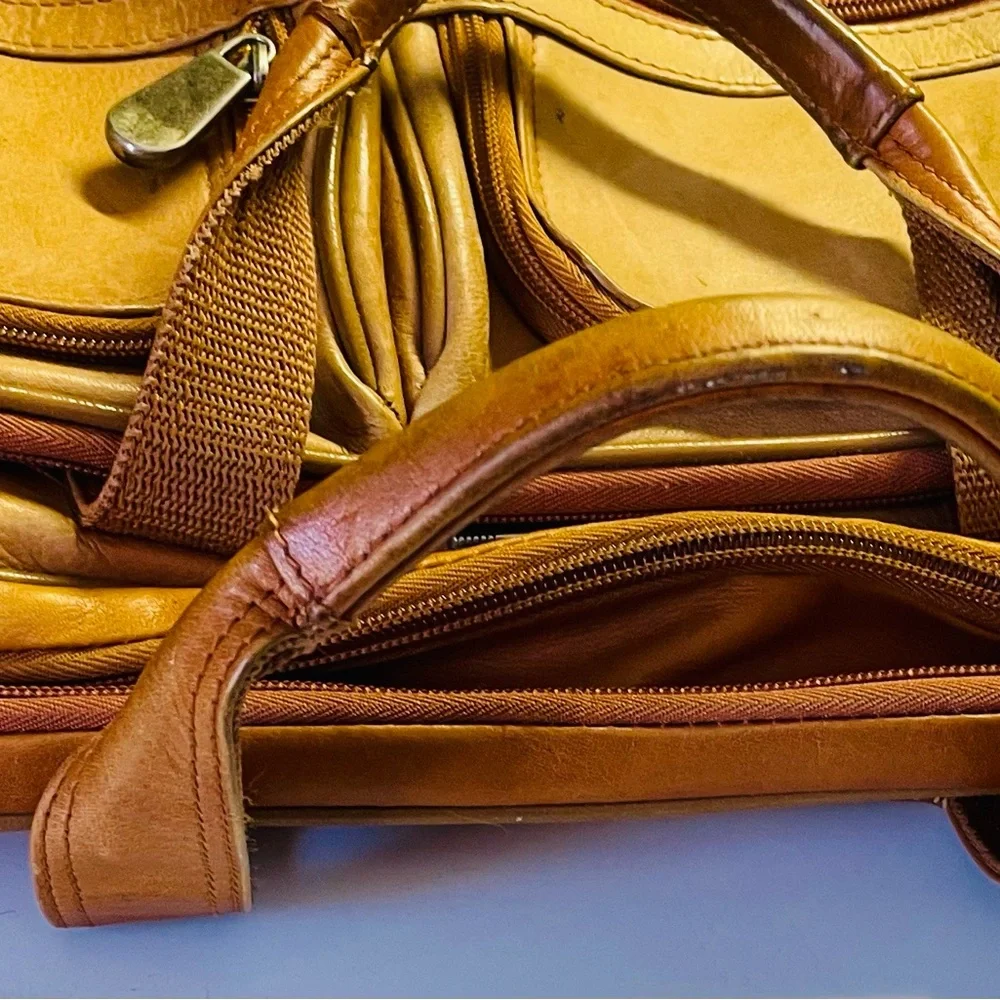 Heritage Briefcase/Laptop Bag leather VTG overnight bag many!! pockets read Desc